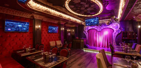 Профессионально оборудованный караоке-зал