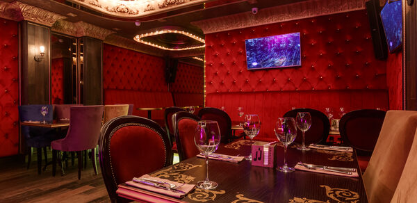 Профессионально оборудованный караоке-зал