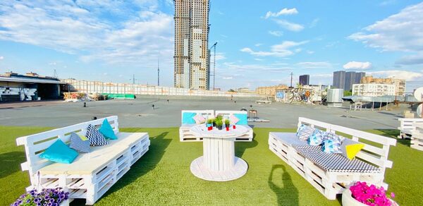 Крыша с видом на город