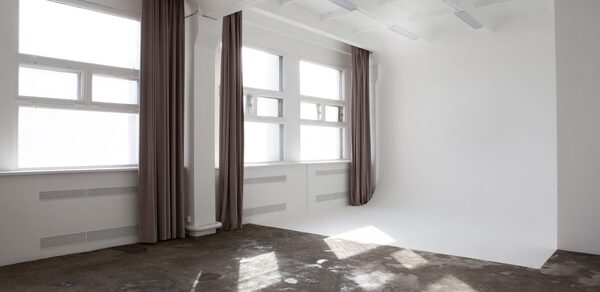 Светлое помещение в стиле лофт