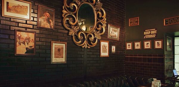 Edward`s pub. Лофт в стиле английского паба 