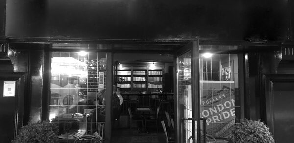 Edward`s pub. Лофт в стиле английского паба 