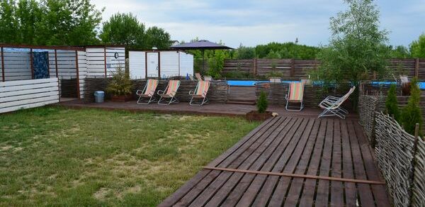 Загородная зона отдыха с бассейном