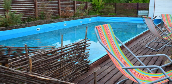 Загородная зона отдыха с бассейном