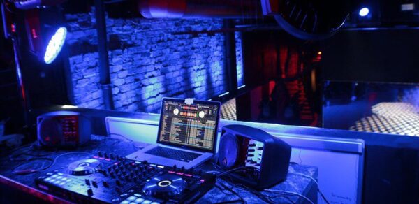 Nii Универсальный лофт с зеркальной стеной