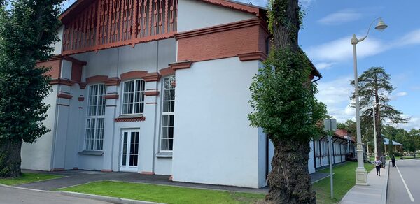 Лофт Космос. Белый лофт в особняке