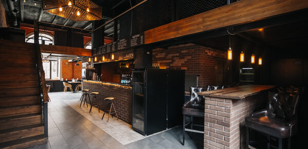 Двухуровневый лофт-бар