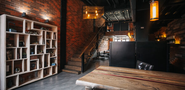 Двухуровневый лофт-бар