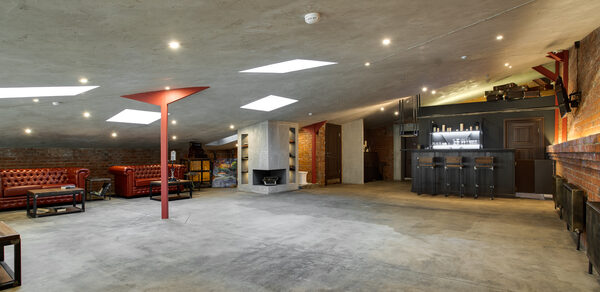 Ретро-лофт в деловом стиле на чердаке Красного Октября