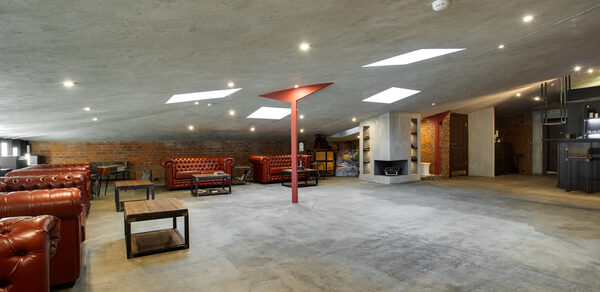 Ретро-лофт в деловом стиле на чердаке Красного Октября