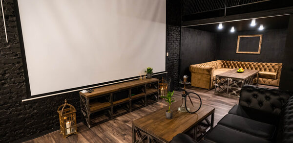 Igloobar. Уникальный лофт-кинозал 