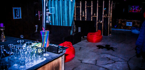 Лофт с диванами и баром