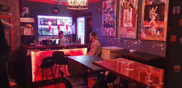 Лофт для вечеринок с барной стойкой