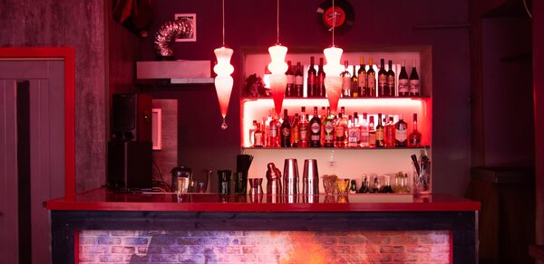 Лофт для вечеринок с барной стойкой