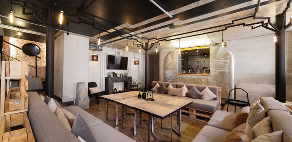 Замес Светлый лофт с диванчиками на Пролетарской