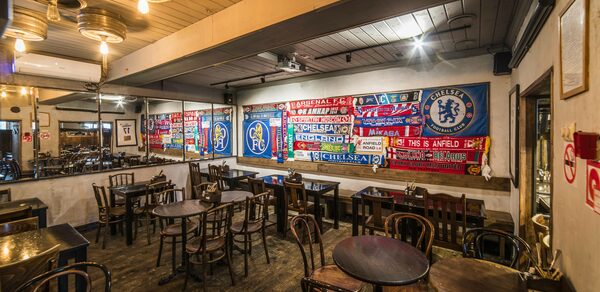 Джон Донн. Спортивный бар под закрытие