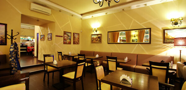 Ресторан из двух залов под закрытие