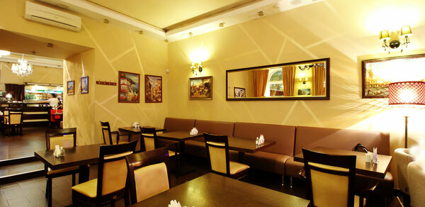 Ресторан из двух залов под закрытие