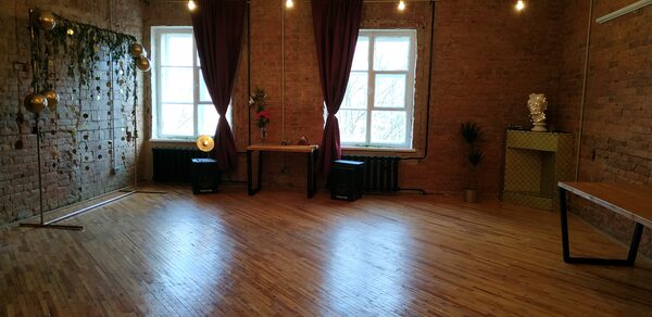Event Space Лофт-пространство с кирпичными стенами