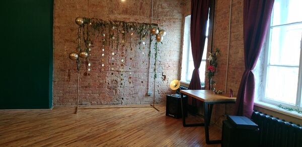 Event Space Лофт-пространство с кирпичными стенами