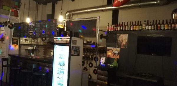 Паб Москвич Лофт с крафтовым баром на Волгоградском проспект
