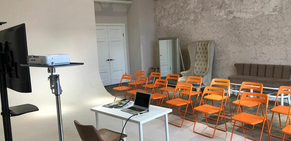 Qweex Campus Стильный лофт с высокими потолками