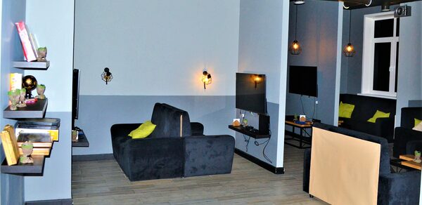 Лофт-кальянная с игровыми приставками