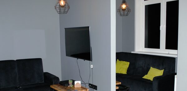 Лофт-кальянная с игровыми приставками