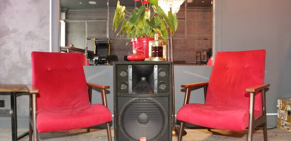 Бар под закрытие с игровым автоматом