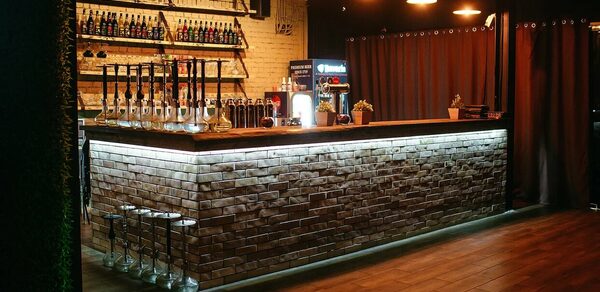 Кальянная с большими диванами под закрытие