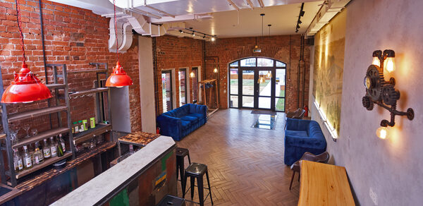 Campus Loft. Лофт-пространство с синими диванами