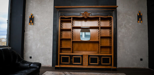 Igloobar Лофт с красным кожаным диваном