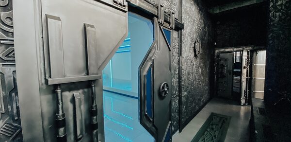 Apriori Photo Белый лофт с неоновой подсветкой