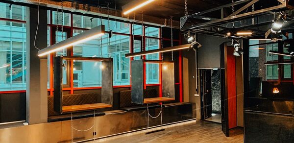 Apriori Photo Лофт из красного кирпича с панорамными окнами