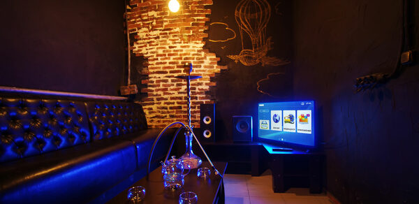 Кальянная Steam Machine. Темный лофт с кальянами