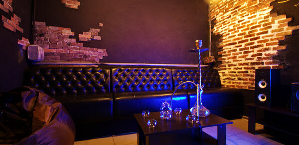 Кальянная Steam Machine. Темный лофт с кальянами