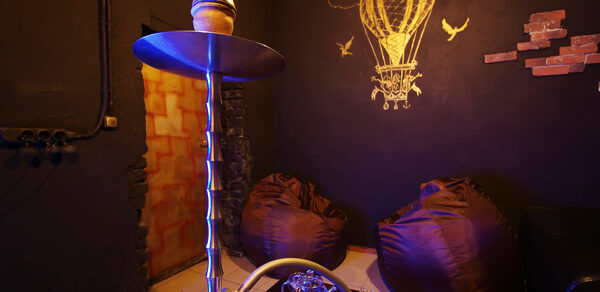 Кальянная Steam Machine. Темный лофт с кальянами