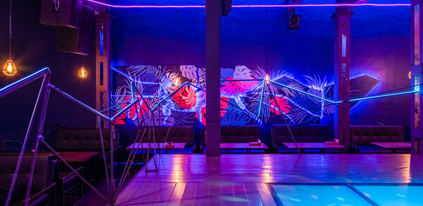 NEON Bar. Лофт с неоновой подсветкой 