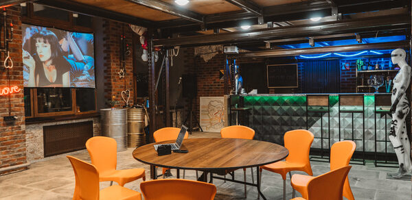 Двухуровневый лофт с нестандартным дизайном