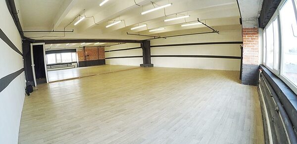 JamTown Светлый тренинг-зал в стиле лофт