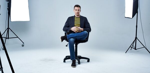 Светлый зал с большой циклорамой