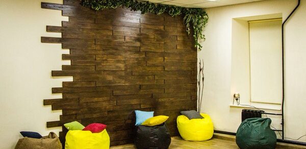 Алсион Лофт с гримеркой