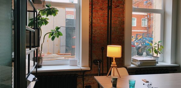 Возьми Кисть Школа Рисования Студия в светлых тонах