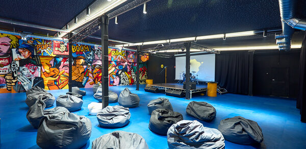 Smola Hall. Пространство в урбанистическом стиле