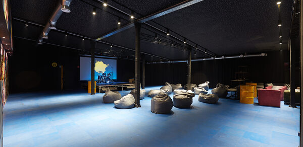 Smola Hall. Пространство в урбанистическом стиле