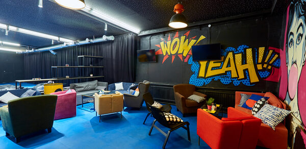 Smola Hall. Пространство в урбанистическом стиле