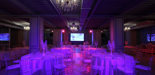 Capital Hall. Банкетный лофт в серебряном цвете