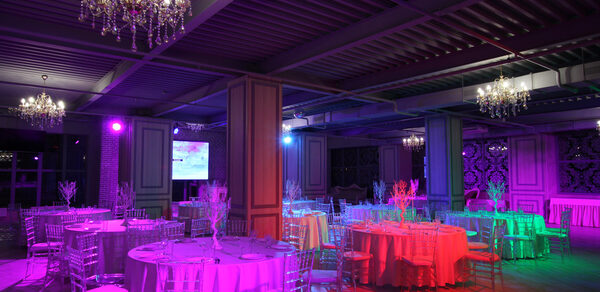 Capital Hall. Банкетный лофт в серебряном цвете