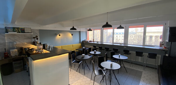 Кафе под закрытие в советском стиле