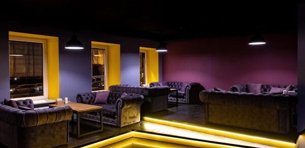 Hustle Lounge Bar в центре города